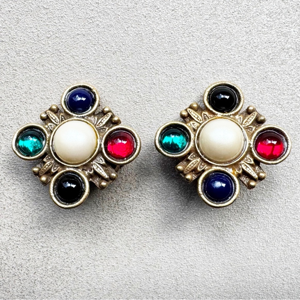 Vintage Multicolor Gripoix Clip-on Earrings - Picture 6 of 7